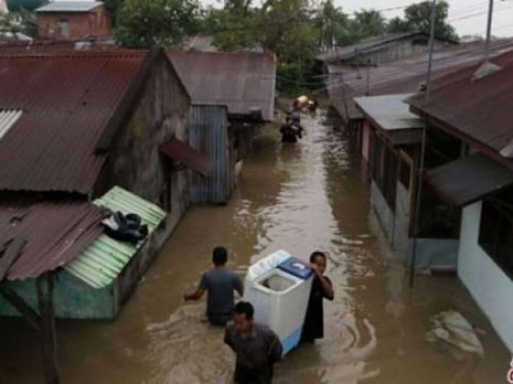 Sejumlah Warga Dievakuasi, Ratusan Rumah di Rokan Hulu Riau terendam Banjir