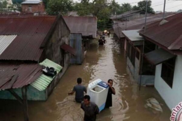 Sejumlah Warga Dievakuasi, Ratusan Rumah di Rokan Hulu Riau terendam Banjir