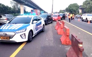 65864ed8982d4 contraflow di jalan tol jakarta cikampek 1265