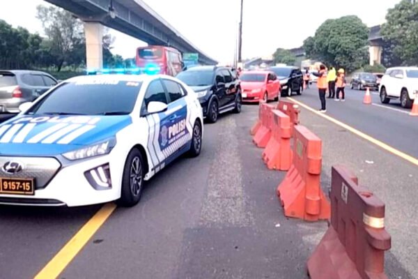 Rekayasa Lalu Lintas “Contraflow” Diterapkan Sepanjang 18 kilometer di Tol Jakarta-Cikampek