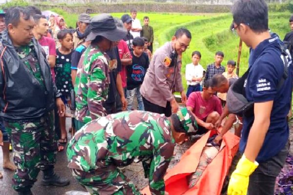 Geger! Mayat Tanpa Identitas Ditemukan di Aliran Sungai Cikamiri, Polisi Cek TKP