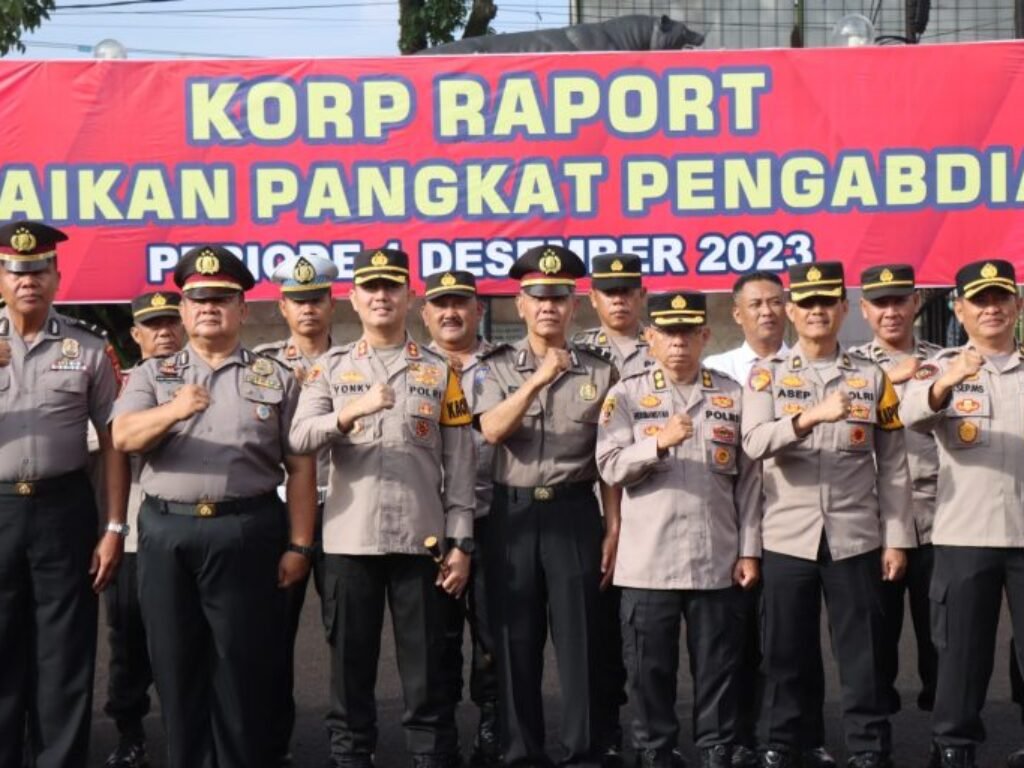 Kapolres Garut Pimpin Apel Pimpinan dan Upacara Korps Raport Kenaikan Pangkat Pengabdian