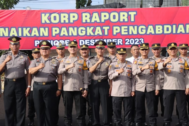 Kapolres Garut Pimpin Apel Pimpinan dan Upacara Korps Raport Kenaikan Pangkat Pengabdian