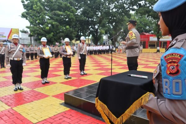Melalui Upacara PTDH, Kapolres Purwakarta Copot Dua Personil Dari Institusi Kepolisian