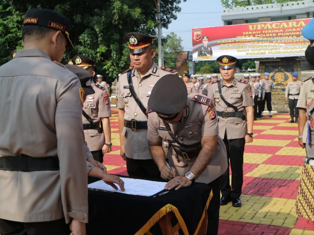 Kapolres Purwakarta Pimpin Serah Terima Jabatan Wakapolres Dan Lima Kapolsek
