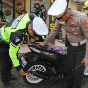 Polres di dukung Pemerintah Daerah Kabupaten Purwakarta tertibkan penggunaan knalpot racing atau ‘brong’ kendaraan bermotor di jalan umum.