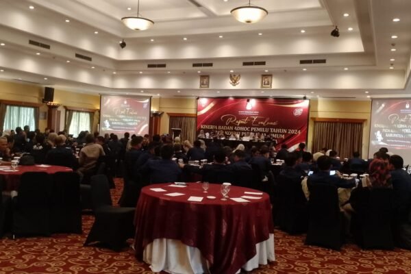 Rapat Evaluasi Badan Adhock Pemilu 2024 Di Prime Plaza Hotel Berlangsung Lancar