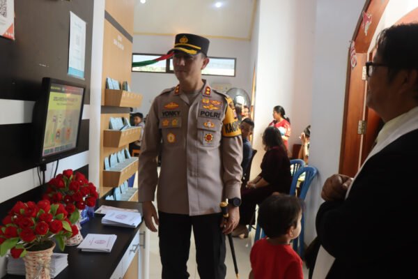 Kapolres Garut Terjun Langsung Pantau Situasi Pengamanan Ibadah Kebaktian Hari Raya Natal