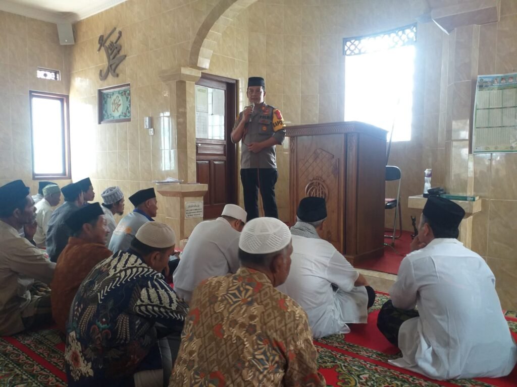 Jum’at Curhat Polsek Wanaraja di Mesjid Husnul Khotimah