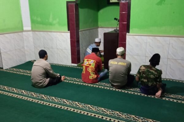 Safari Subuh Polsek Karangpawitan di Mesjid Al-Barokah