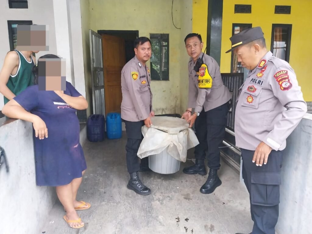 Mendekati Malam Tahun Baru, Polsek Leles Grebek Produsen Miras