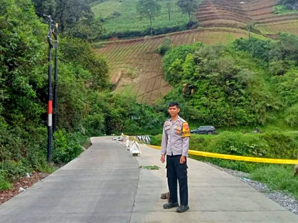 Jalur Banjarwangi-Garut Tergerus longsor, Polisi Larang Truk Melintas
