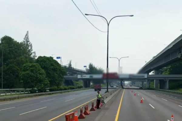Arus Lalu lintas di Tol Jakarta – Cikampek Lancar, Penerapan Contraflow Dihentikan