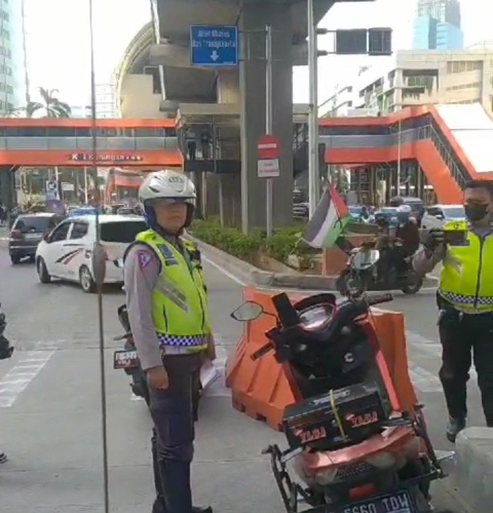 Viral! Polisi Stop Pengawal Ambulans, Cabut Kunci dan Tahan STNK Saat Buka Jalan Bawa Pasien