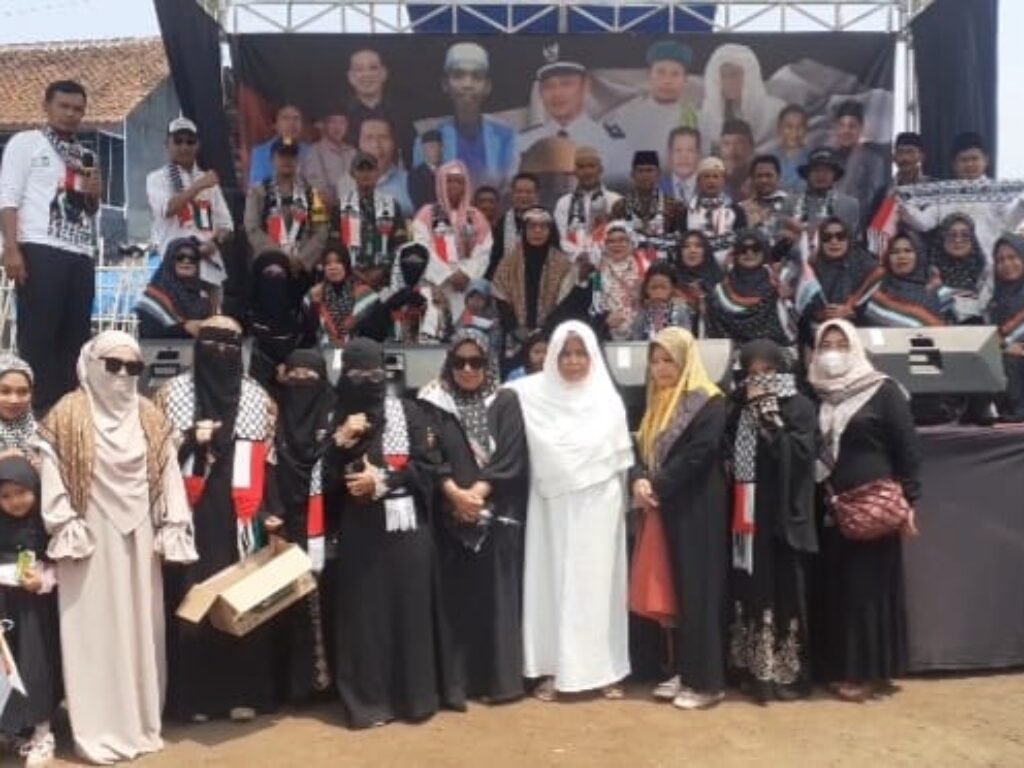 Warga Desa Mekargalih Garut Bersatu Gelar Aksi Solidaritas Palestina di Lapangan Statsiun Cirengit