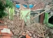 Karena Lapuk Dimakan Usia, Rumah Warga Kampung Pamoyanan Sukagalih Garut Mendadak Ambruk