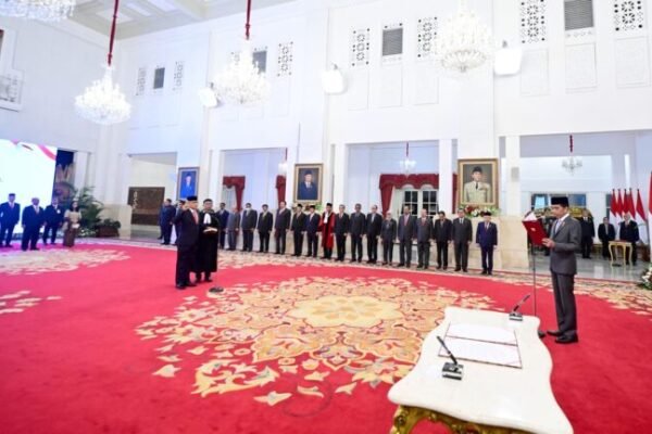 Marthinus Hukom Dilantik Presiden Sebagai Kepala BNN