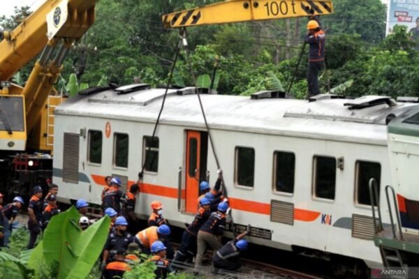 Prose Evakuasi KA Pandalungan Tuntas, Kini Jalur Kereta Sudah Bisa Dilintasi