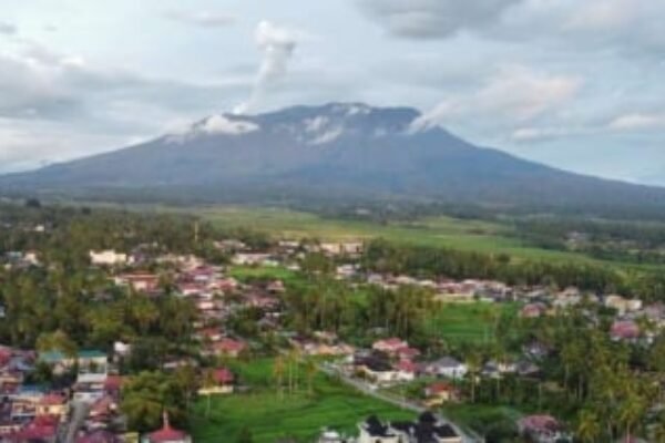 Siaga! Bupati Tanah Datar Minta Warga Tingkatkan Kewaspadaan Atas Status Gunung Merapi