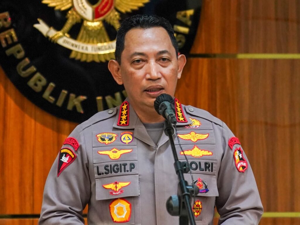 Kapolri Mutasi dan Rotasi Jabatan Ratusan Personal Pati dan Pamen, Berikut Ini Daftarnya..