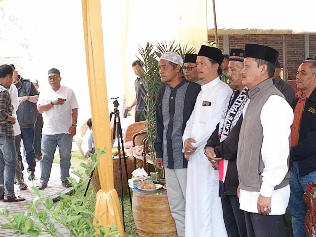 KH. Nonop Hanafi Bentuk dan Lantik Relawan AMIN, Dekati Ustadz Kampung dan Optimis Raih 70 Persen Suara di Garut