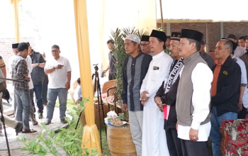 KH. Nonop Hanafi Bentuk dan Lantik Relawan AMIN, Dekati Ustadz Kampung dan Optimis Raih 70 Persen Suara di Garut