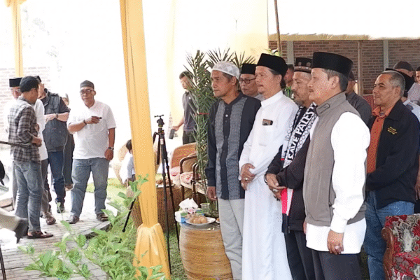 KH. Nonop Hanafi Bentuk dan Lantik Relawan AMIN, Dekati Ustadz Kampung dan Optimis Raih 70 Persen Suara di Garut