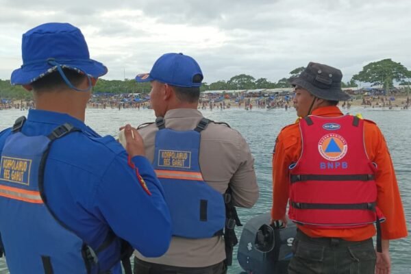 Satpolairud Polres Garut Berikan Himbauan Kepada Wisatawan