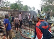 Polsek Cilawu Bantu Padamkan Kebakaran Rumah Di Desa Ngamplangsari