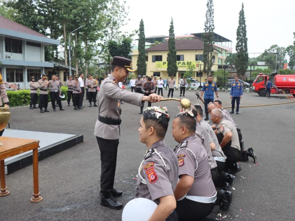 Kapolres Garut Pimpin Upacara Kenaikan Pangkat Polri Periode 01 Januari 2024