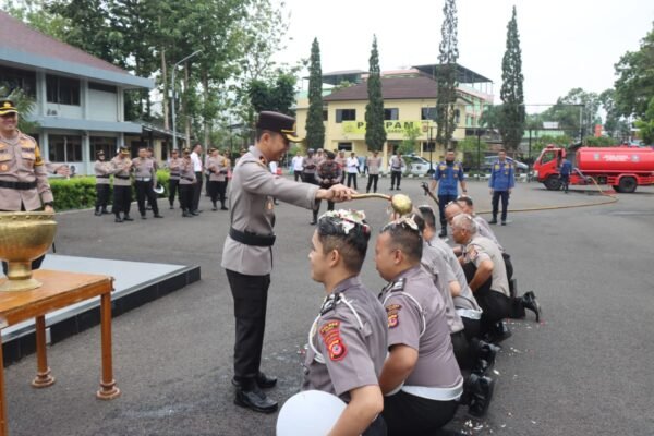 Kapolres Garut Pimpin Upacara Kenaikan Pangkat Polri Periode 01 Januari 2024