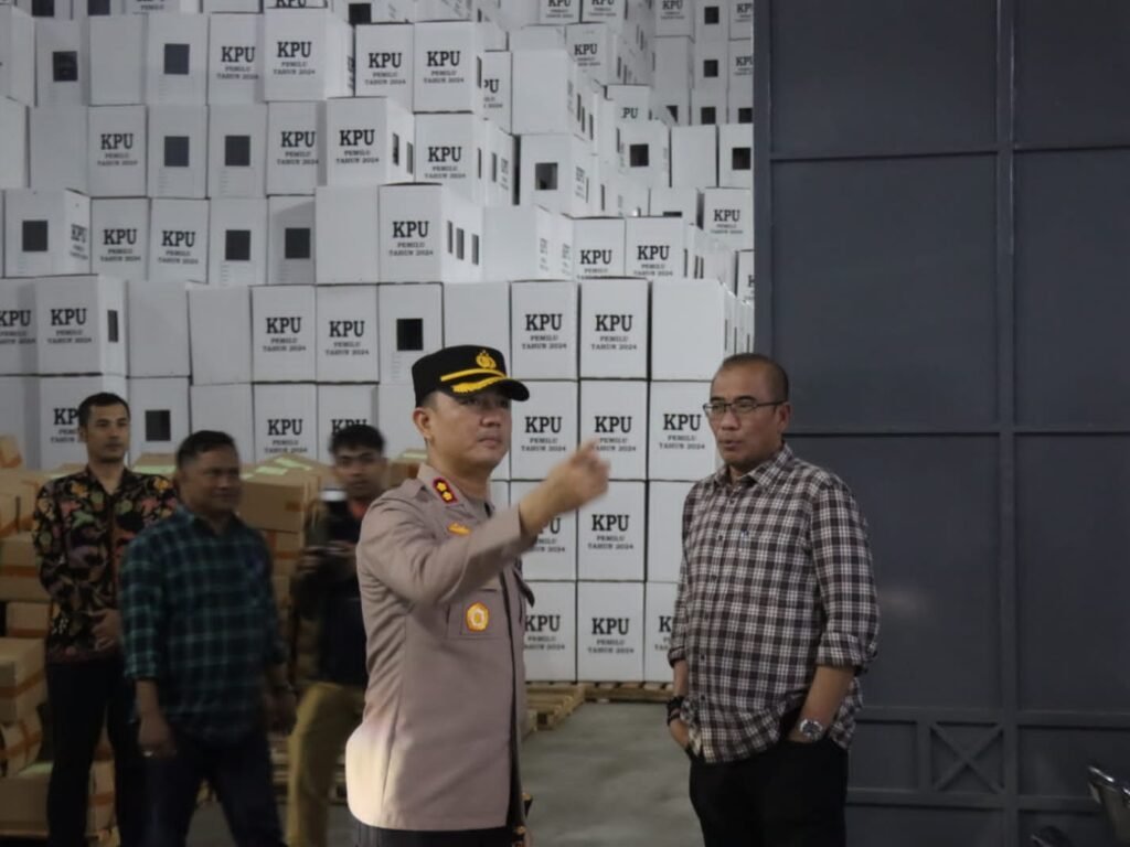 Pastikan Pemilu 2024 Aman, Kapolres Garut Turun Langsung Cek Gudang KPU