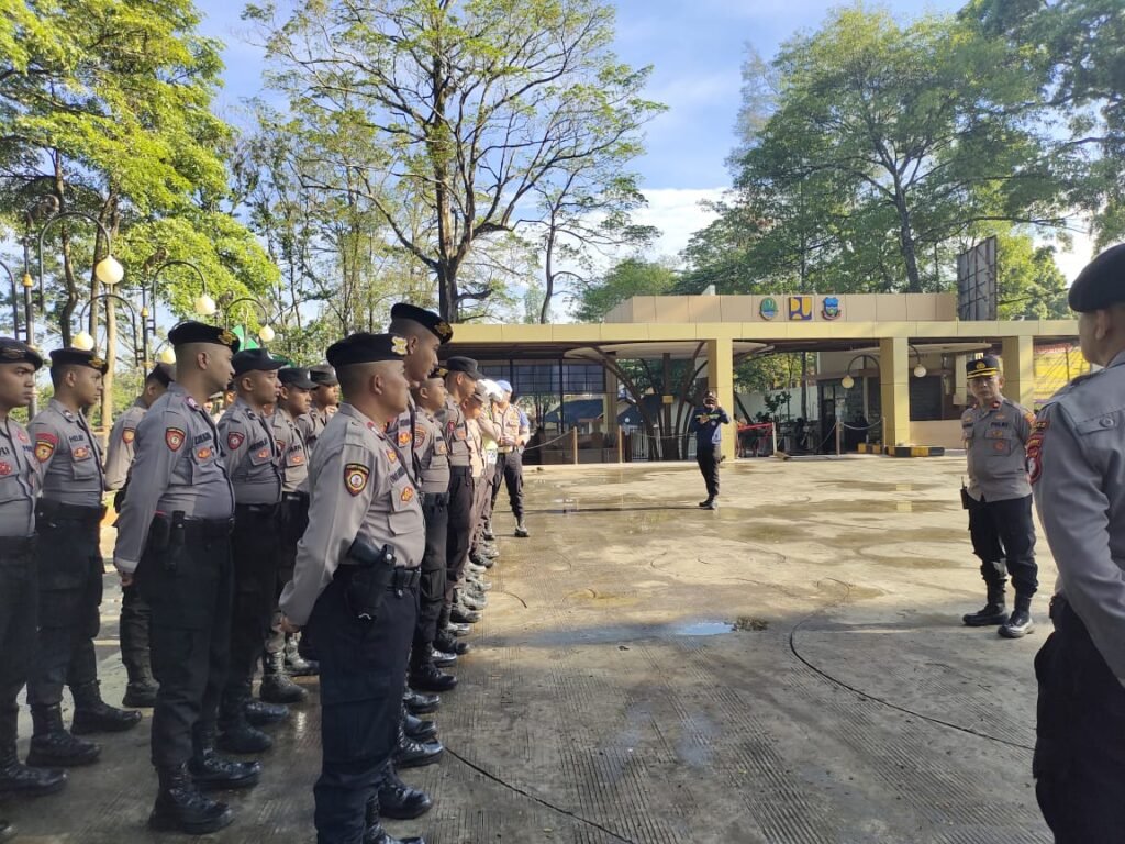 Polres Garut Lakukan Pengamanan Giat Kampanye Cawapres Nomor Urut 1 di Situ Bagendit