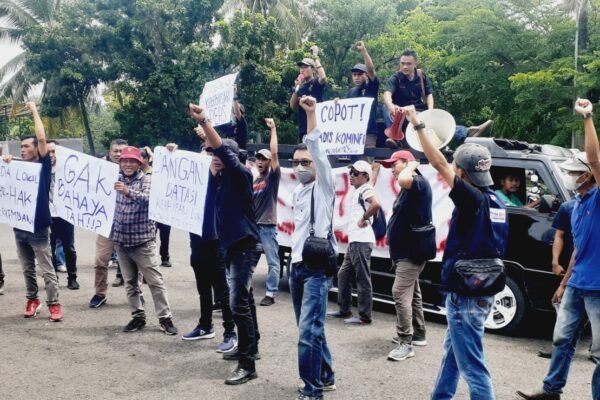 Kadiiskominfo Lamsel Tak Ada Ditempat Saat Digeruduk KJHLS, Massa Aksi Minta Bupati Evaluasi