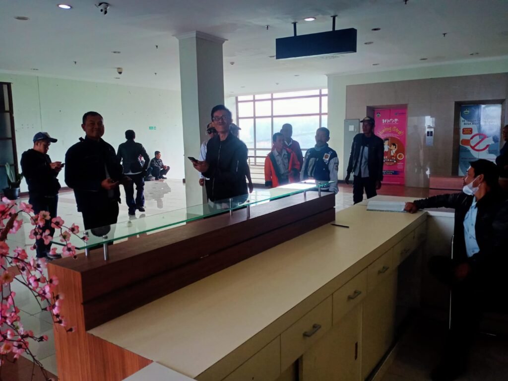 Puluhan Petugas Pemungut Retribusi Terminal Sambangi Kantor Dishub KBB