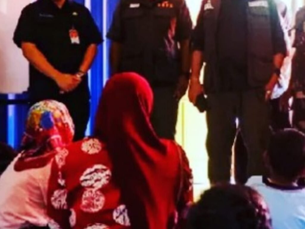 BNPB Berikan Bantuan Kepada Korban Longsor Gunung Anaga