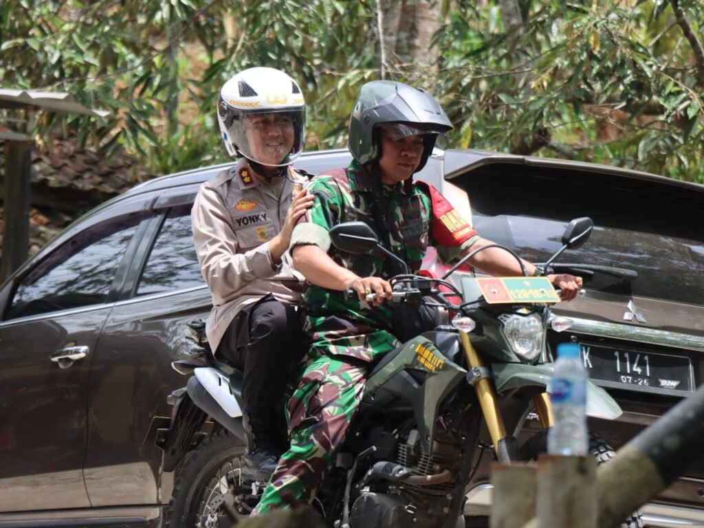 Kapolres Garut Safari Kamtibmas Ke Wilayah Garut Selatan Dengan Sepada Motor