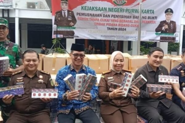 Kejari Purwakarta Musnahkan Puluhan Ribu Barang Bukti Rokok Ilegal