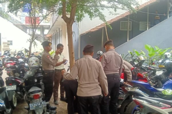 Polsek Tarogong Kidul Tertibkan Knalpot Brong di SMAN 6 Garut