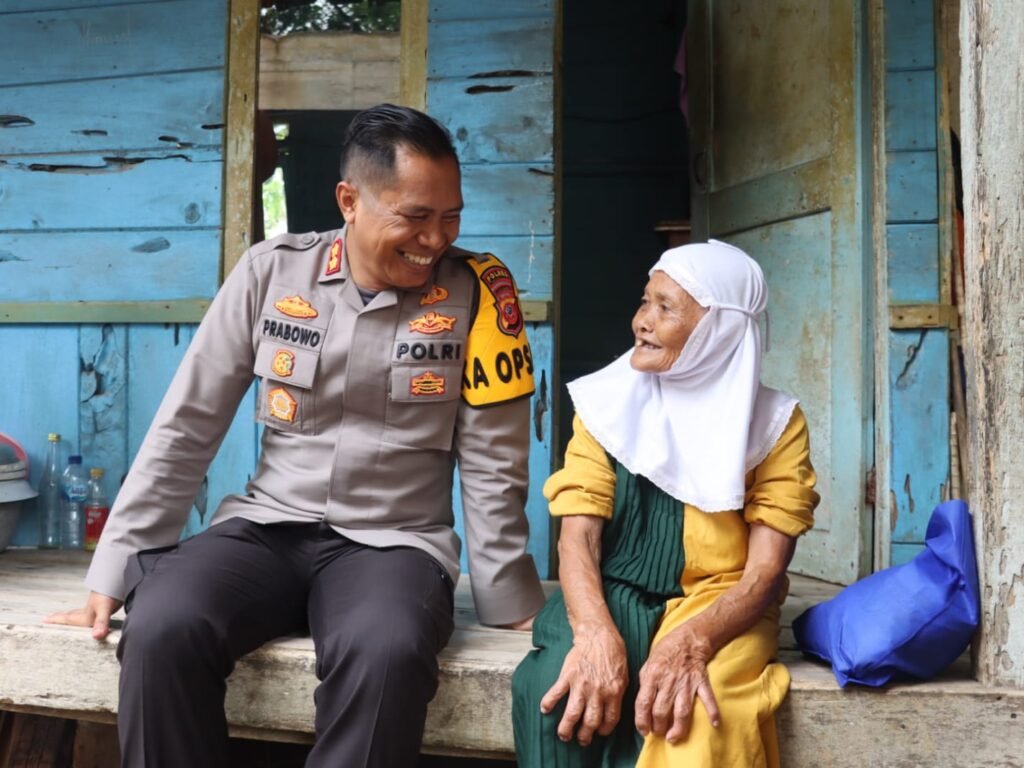 Wujud Kepedulian, Polres Tasikmalaya Bagikan Sembako di Kecamatan Salopa