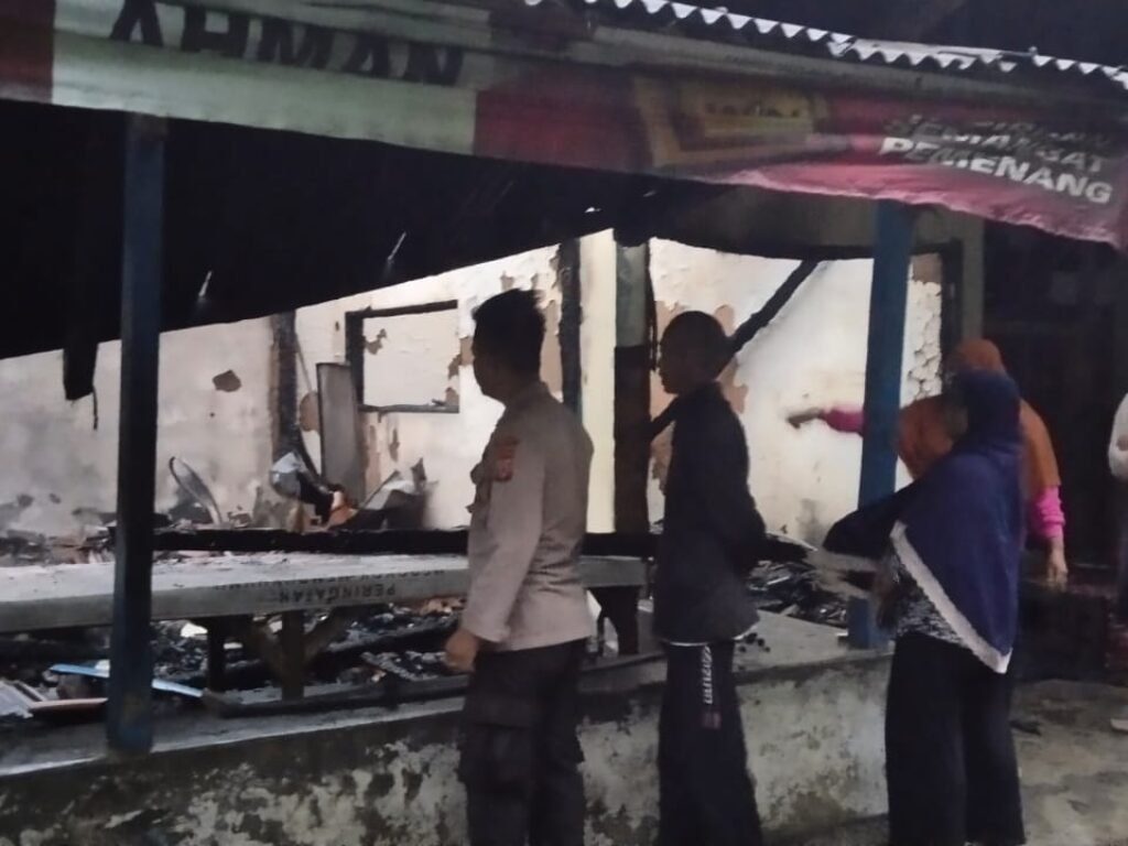 Sijago Merah Hanguskan Satu Rumah Milik Warga Di Desa Sukanagara