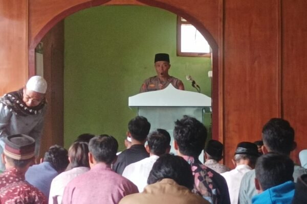 Tampung Aspirasi, Polsek Tarogong Kidul Gelar Jum’at Curhat