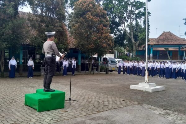 Satlantas Polres Purwakarta Jadikan Pelajar Pelopor Keselamatan Lalulintas Melalui Police Goes To School