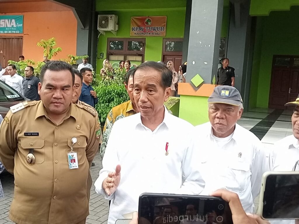 Presiden Jokowi Serahkan Bantuan PIP Hingga Rp 23,8 Triliun di Gor Mustika Blora