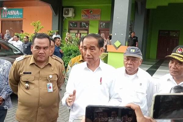 Presiden Jokowi Serahkan Bantuan PIP Hingga Rp 23,8 Triliun di Gor Mustika Blora