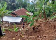 Bencana Pergeseran Tanah di Kecamatan Cihurip Garut