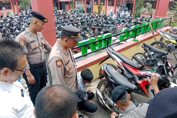 Waduh! Polsek Karangpawitan Sasar SMAN 18 Garut, Ada Apa Ya…
