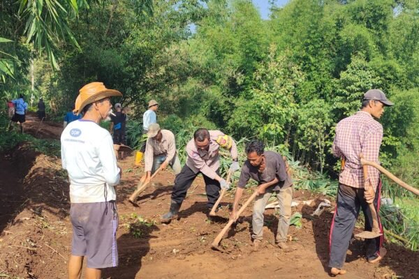 Polsek Cibiuk Bersama Warga Gelar Giiat Jumsih