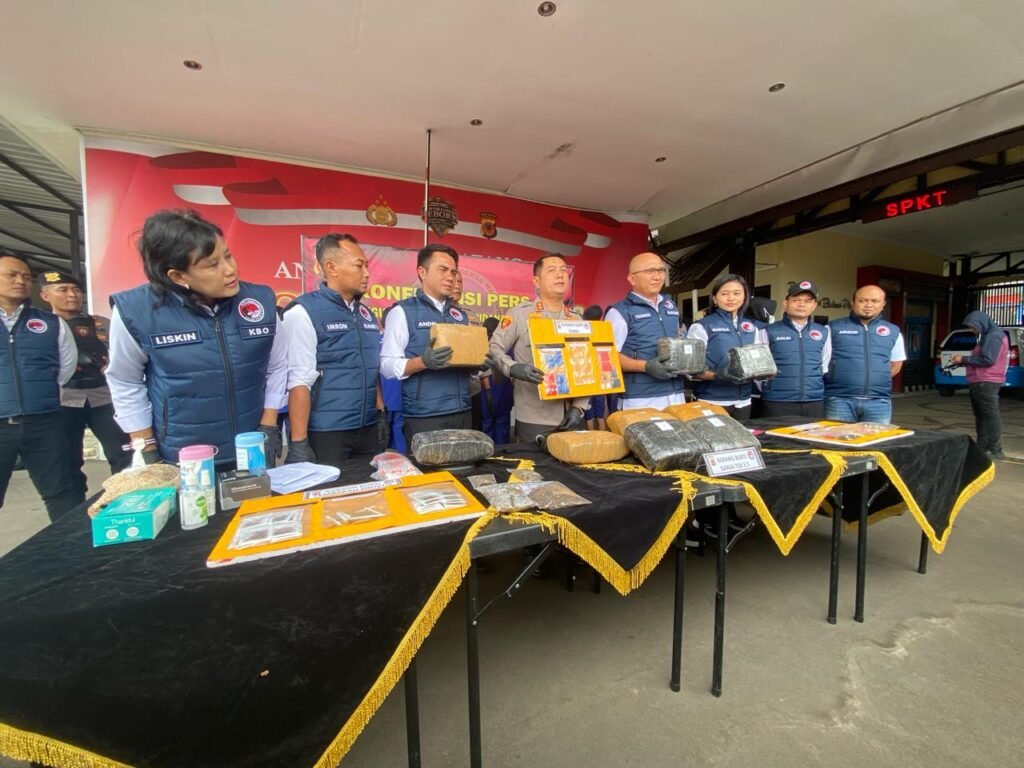 Dua Pengedar Ganja Ditangkap Polisi di Baros dan 25,945 Kilogram Ganja Jadi Barbuk