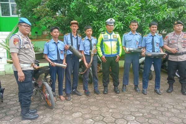 Polsek Limbangan Sambangi SMK KBU
